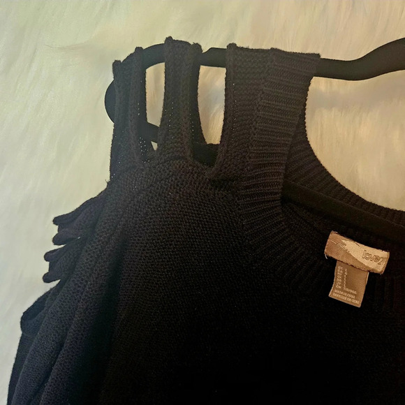 Love 21 Shredded Shoulder Knit Sweater - Picture 6 of 7